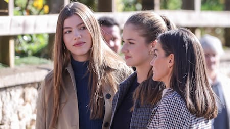 La Reina Letizia de España, la Princesa Leonor y la Princesa Sofía en una visita a Sotres, ganadora del premio Pueblo Ejemplar de Asturias 2024. Foto: Reuters/Archie Andrews/ABACAPRESS.COM