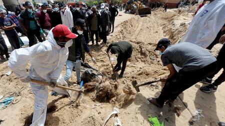 Encuentran una fosa común en Jan Yunis, Franja de Gaza. Foto: Reuters