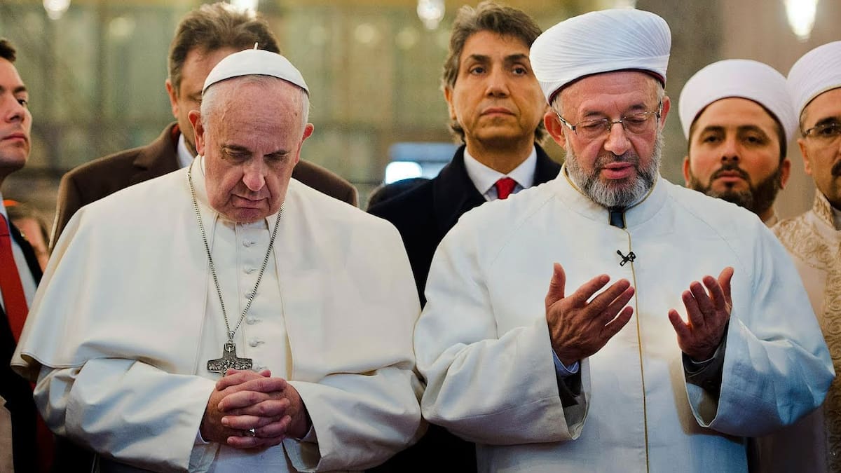 Papa Francisco en la Mezquita Azul.