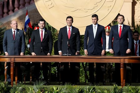 Asunción de Santiago Peña como presidente de Paraguay. Foto: EFE.