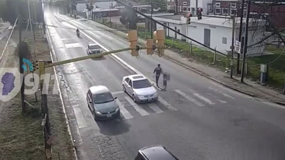 Momento de la puñalada. Foto: captura video.