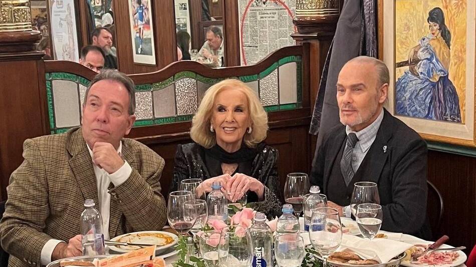 Mirtha Legrand, junto a Alejandro Veroutis y Gino Bogani. Foto: Instagram @ginoginobogani.