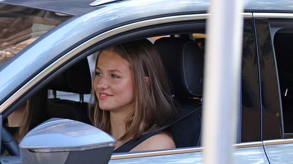 La princesa Leonor de España fue vista al volante por primera vez: cuánto sale el auto que manejó