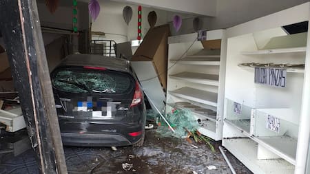 Locura en Parque Chacabuco: intento de robo, ataque a puñaladas, choque y dos muertos