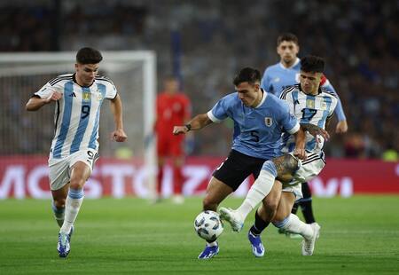 Enzo Fernández, Argentina vs. Uruguay, Eliminatorias. Foto: Reuters.