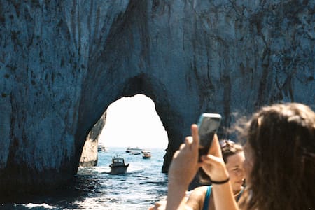 El uso del celular en las vacaciones. Foto: Unsplash