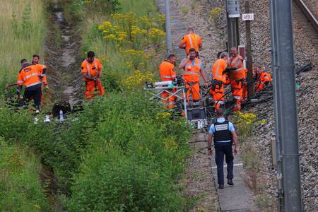 Trabajos sobre la línea de trenes atacada en París. Foto: Reuters.