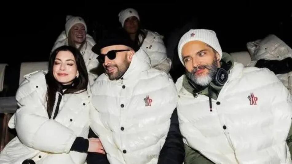 Joaquín Furriel junto a Anne Hathaway. Foto X.