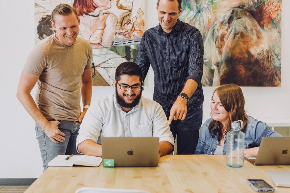 Trabajar cuatro días a la semana reduce el estrés y mantiene los niveles de productividad . Unsplash