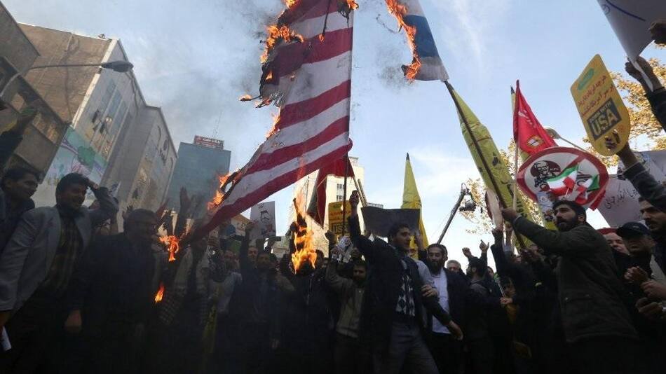 Quema de bandera estadounidense en Irán