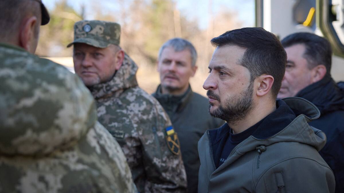 Volodímir Zelenski junto a Valeri Zaluzhni, comandante en jefe de las Fuerzas Armadas de Ucrania. Foto Reuters.