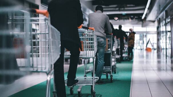 La grieta del consumo en Argentina: mientras algunos sectores crecen con fuerza, otros no logran repuntar