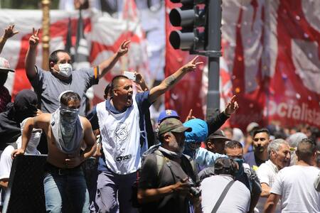 Manifestantes en el Congreso por Reforma Previsional (NA)