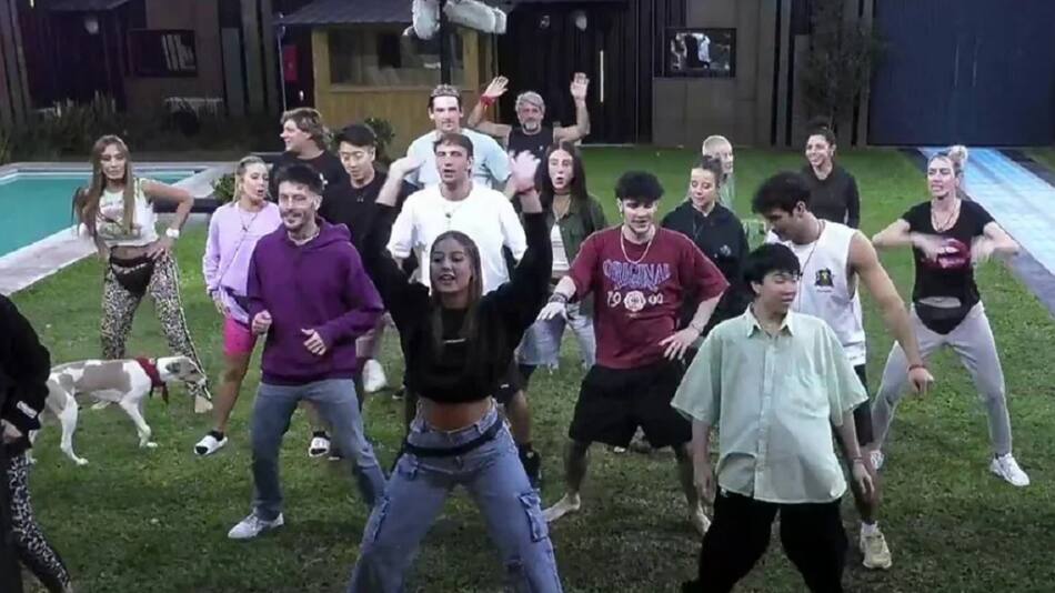 Los participantes junto a sus familiares en Gran Hermano. Foto: captura Telefe.