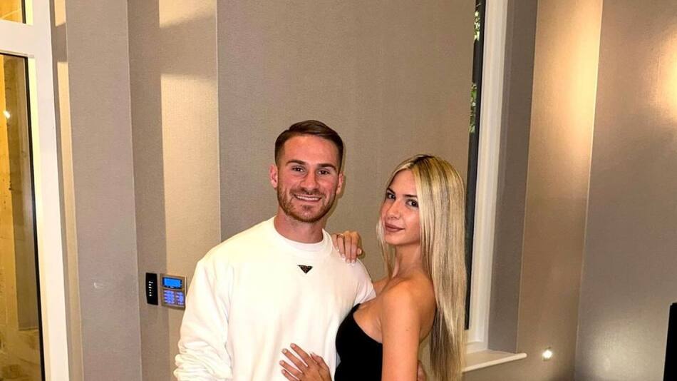 Alexis Mac Allister y su novia, Ailén Cova. Foto: Instagram.