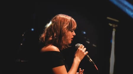 Denchulita presentó la versión en vivo de “Goteras”, su nueva canción