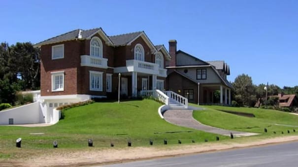 Descubren más de 100 casas y edificios de lujo que figuraban como baldíos en Cariló y Pinamar