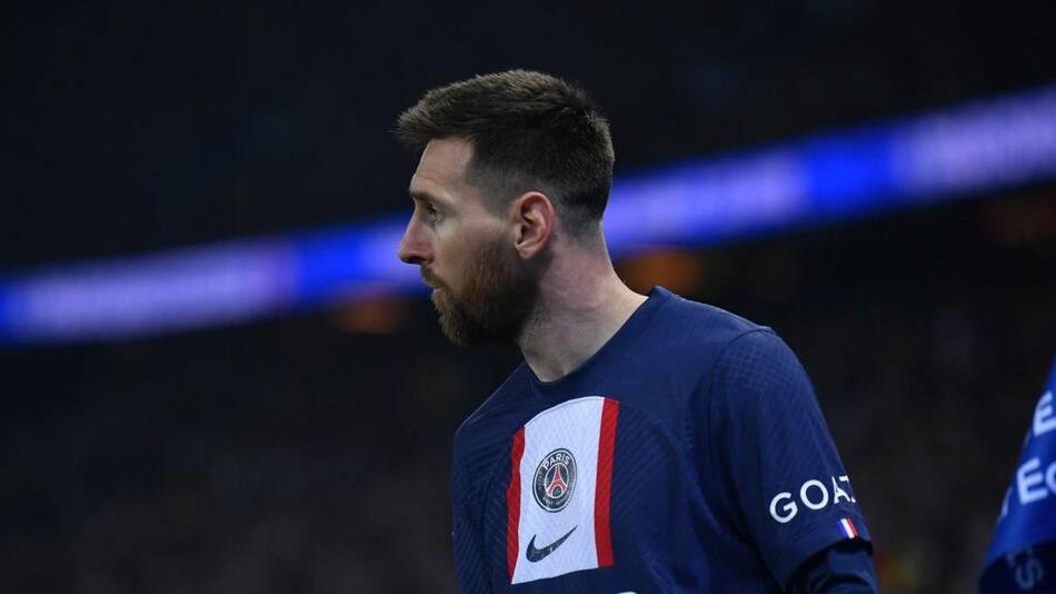 Lionel Messi fue silbado por un grupo de hinchas del PSG. Foto: Twitter @PSG_espanol.