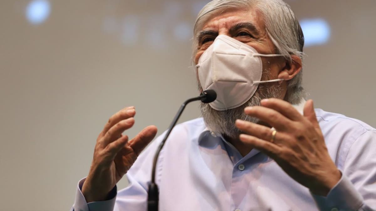 Moyano reconoció que se vacunó contra el coronavirus, pero negó haber estado en "lista VIP"