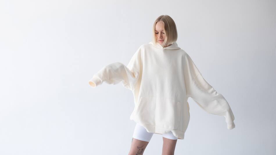 Ropa oversize. Foto: Freepik.