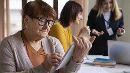 Cursos de verano de PAMI: cómo inscribirse y qué pueden estudiar los jubilados este 2026