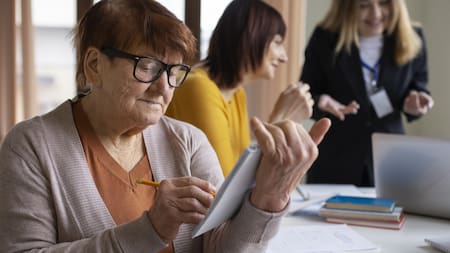 Cursos de verano de PAMI: cómo inscribirse y qué pueden estudiar los jubilados este 2026