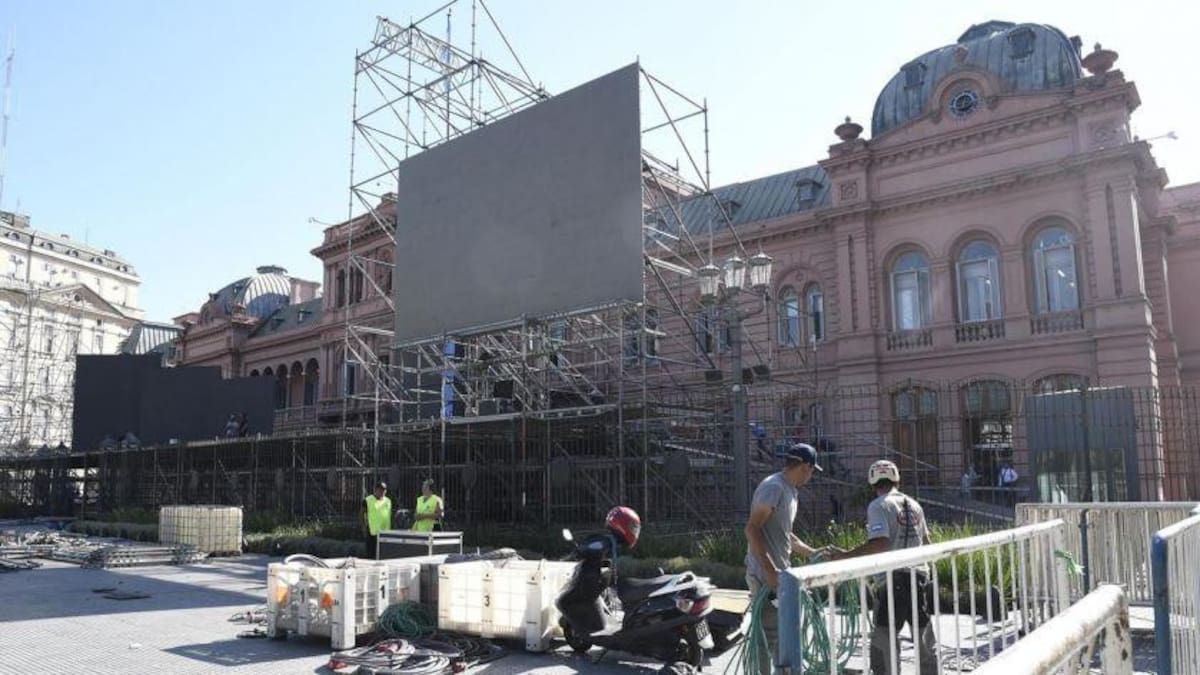 Festejos por asunción de Alberto Fernández: Plaza de Mayo sin rejas, pantallas y dos escenarios