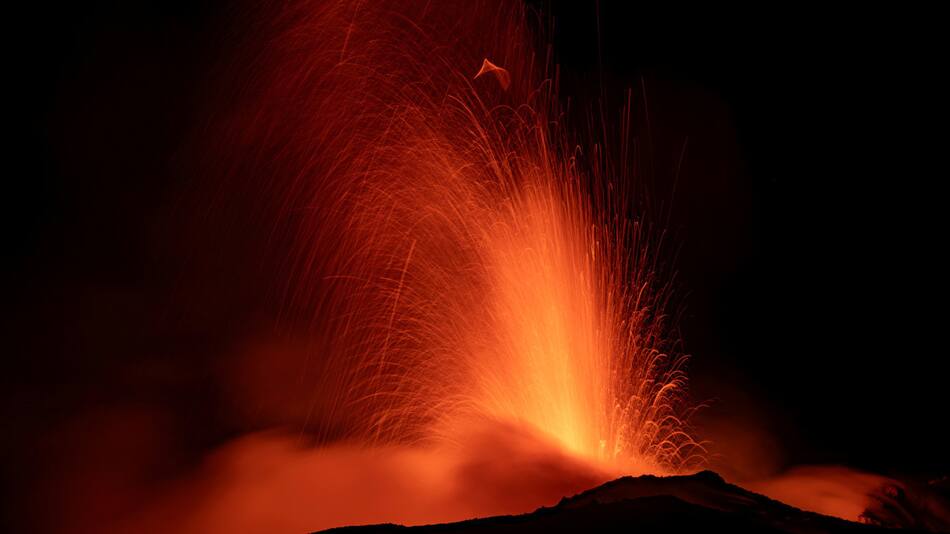 Con sus 3,324 metros, el Etna es el volcán activo más alto de Europa. Foto Reuters.