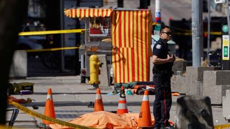 Camioneta embistió a peatones en Toronto - Reuters -