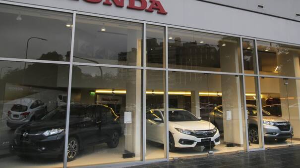 El Gobierno investigará la información patrimonial de quienes compren autos de más de 5 millones de pesos