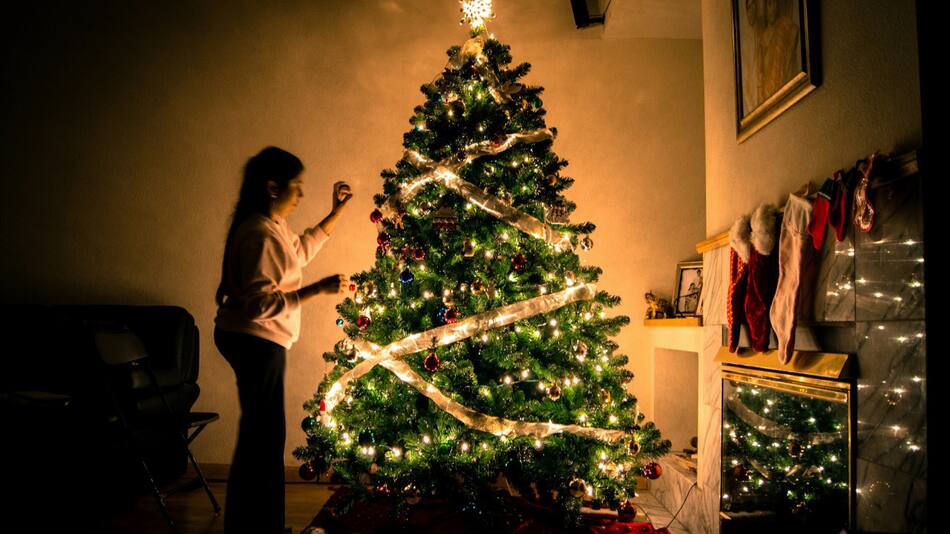 Cuánto cuesta decorar el arbolito de Navidad. Foto Unsplash.