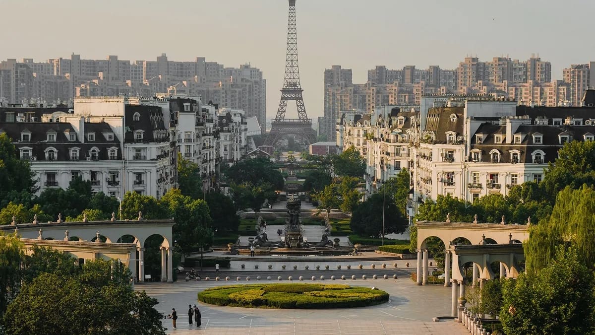 La “falsa París” de China que pasó de ciudad fantasma a furor turístico: el increíble caso de Tianducheng