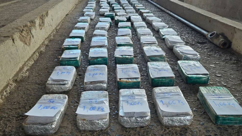 Así son los ladrillos de droga que incautaron en un camión que venía de Paraguay. Foto: Aduana.