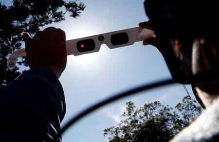 Eclipse total de Sol, Reuters