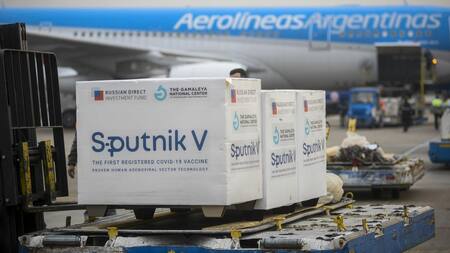 Arribaron al país más de 500 mil vacunas Sputnik para la segunda dosis, NA