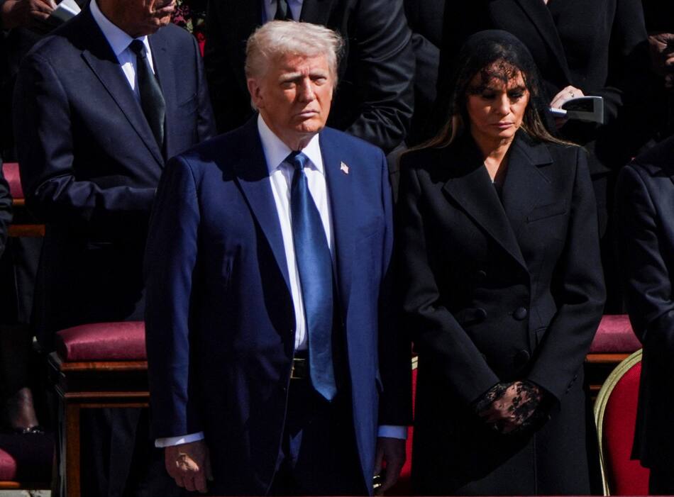 Donald Trump en el funeral del papa Francisco. Foto: Reuters/Nathan Howard