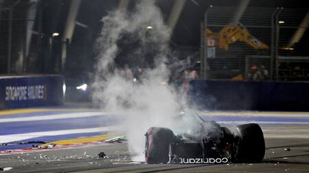 El monoplaza de Lance Stroll sufrió graves daños. Foto: Reuters.