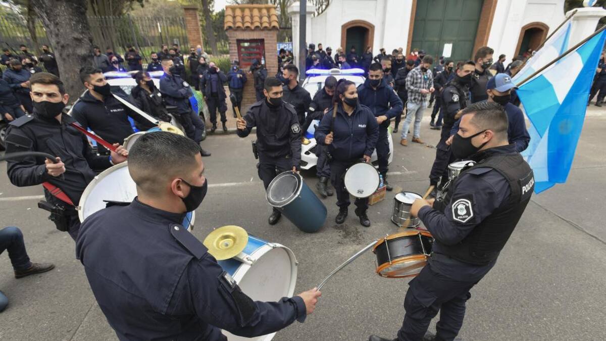 Protesta de la Policía Bonaerense en la Quinta de Olivos, NA