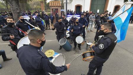 Protesta de la Policía Bonaerense en la Quinta de Olivos, NA