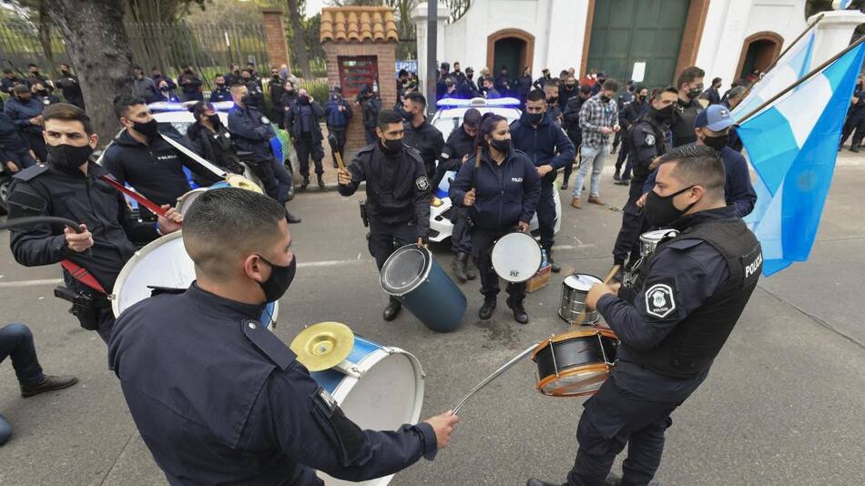 Protesta de la Policía Bonaerense en la Quinta de Olivos, NA