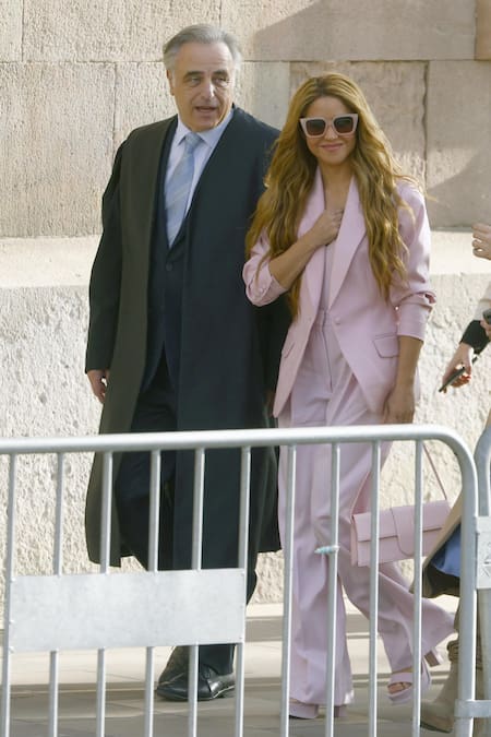 Shakira a la salida de la Audiencia de Barcelona. Foto: EFE.