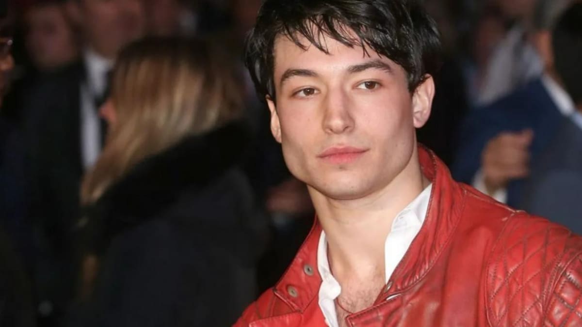 Ezra Miller intenta salvar su futuro en The Flash