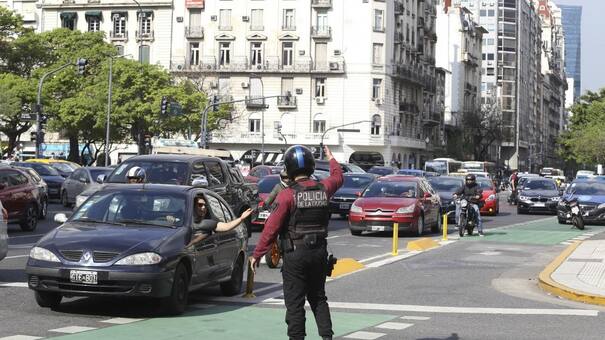 Detuvieron a tres policías de la Ciudad por robar 500 mil pesos en un control de tránsito