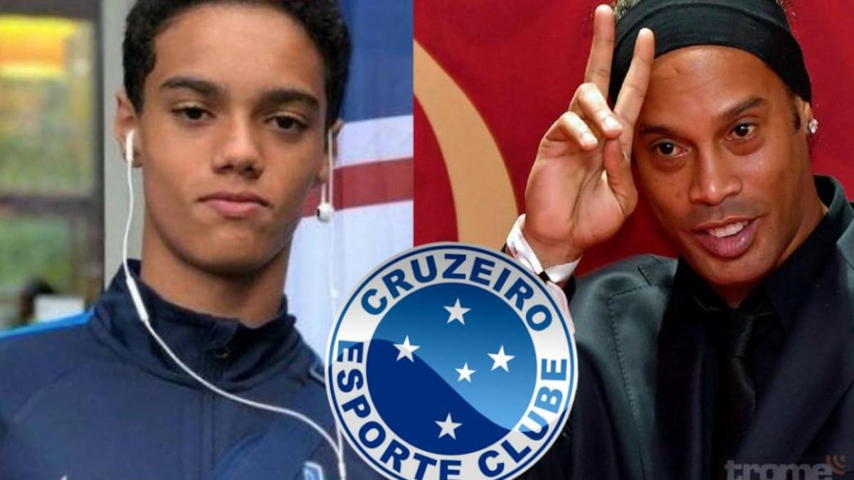 Ronaldinho y su hijo se divierten en el ping pong fútbol