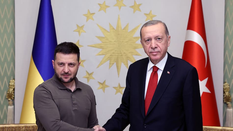 Volodimir Zelenski se reunió con Recep Tayyip Erdogan en Estambul. Foto: Reuters.