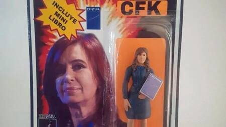 Salió la muñeca de Cristina Kirchner: viene con un minilibro y cuesta $400