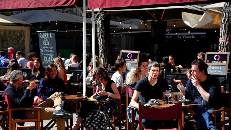 Nuevo amanecer en París: Francia recupera la normalidad en pandemia