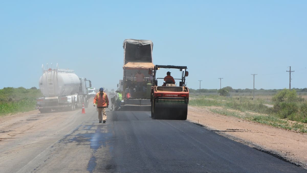 Invertirán en 1.325 km de rutas nacionales y eliminarán el pago en efectivo en los peajes.