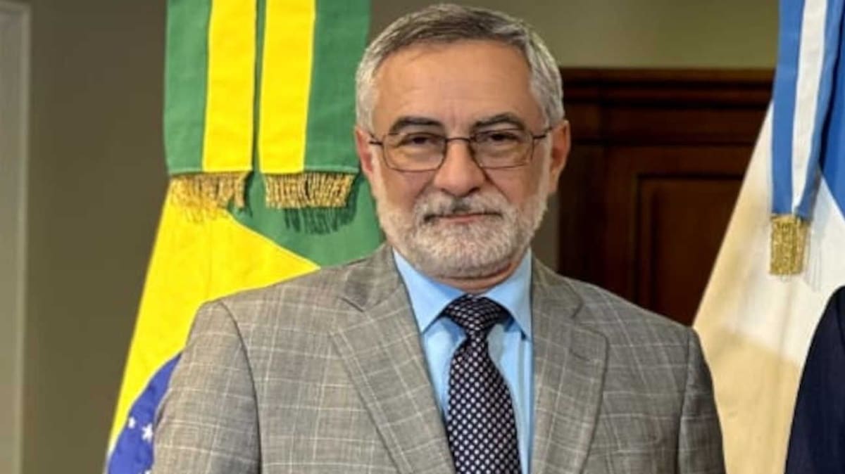 El embajador de Brasil, Julio Glinternick Bitelli