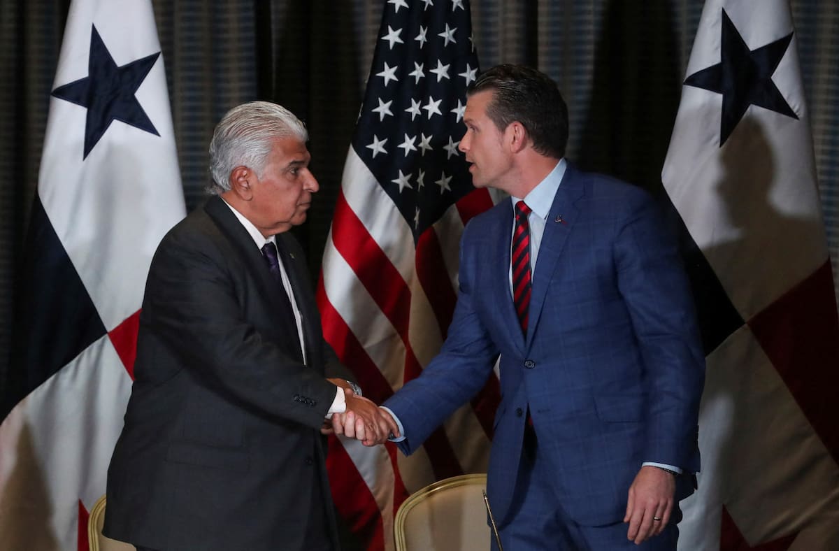 Pete Hegseth y José Raúl Mulino. Foto: REUTERS/Aris Martinez.